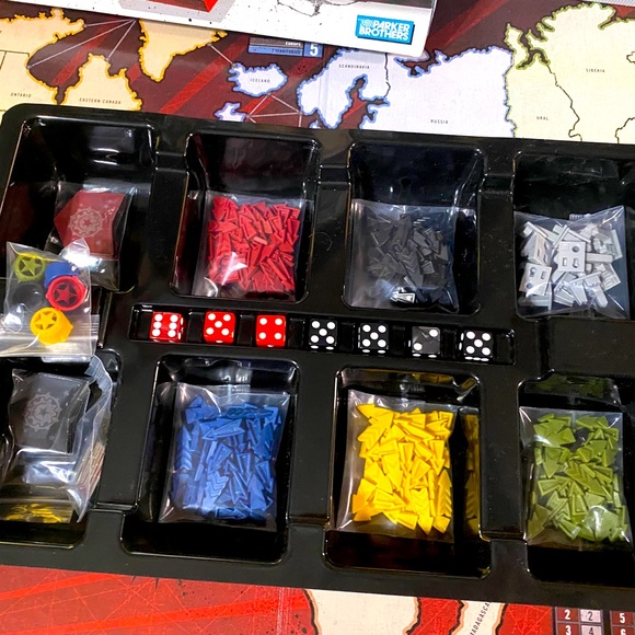 PARKER BROTHERS RISK BOARD GAME VTG 2008 THE GAME OF STRATEGIC CONQUEST HASBRO - Picture 5 of 16